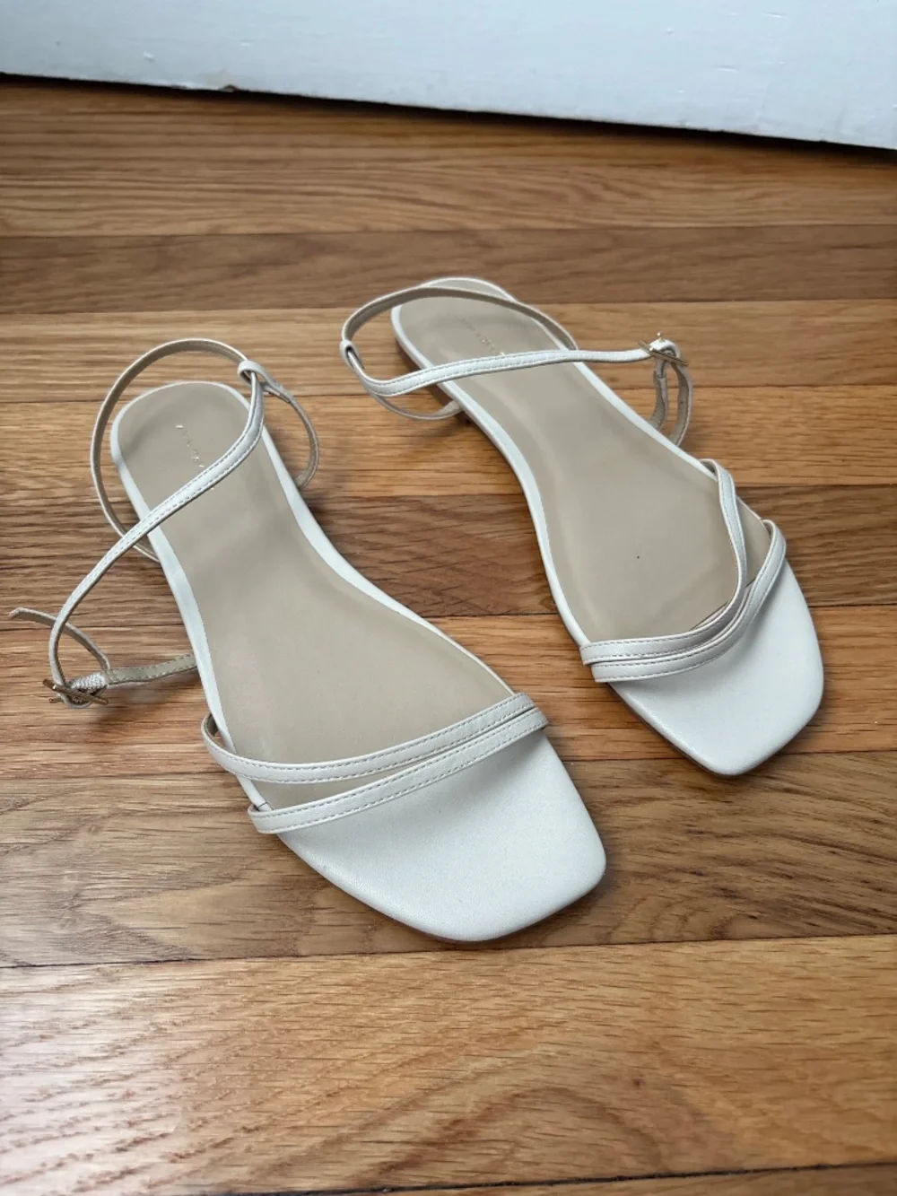 Ann Taylor Beige Flat Leather Strappy Sandals, Sz 8M, NWOB